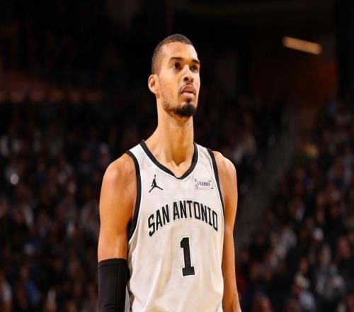 文班12+8+5落选秀6记三分，波特两双难救主，马刺破网豪取11连胜