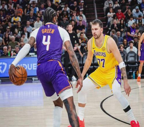 奥尼尔0.9秒绝杀！湖人更衣室内讧！里夫斯2.4亿合同泡汤