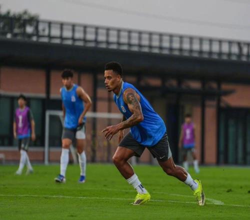 中超热身赛：申花92大胜泰山队，拉唐大爆发，阿尔瓦罗缺阵