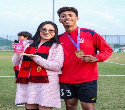 17岁恒大混血中卫加盟中超新军！曾率国少夺东亚杯，不自律被除名