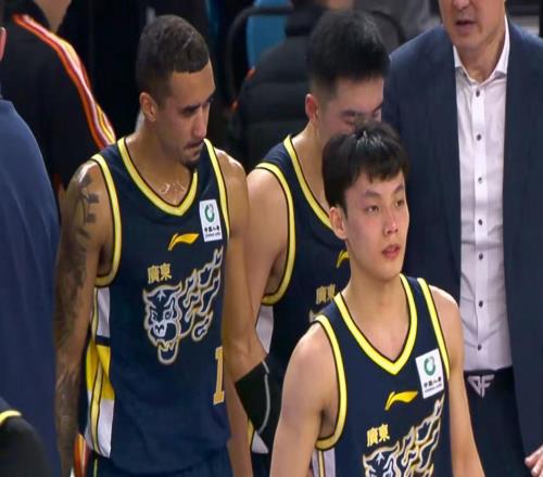 确认不打了！广东锋线“新王炸”赛季报销，杜锋惨遭重大打击！