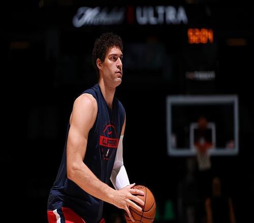 出场时间实在是太长了，快船内线老将的场上效果也实在是太差了