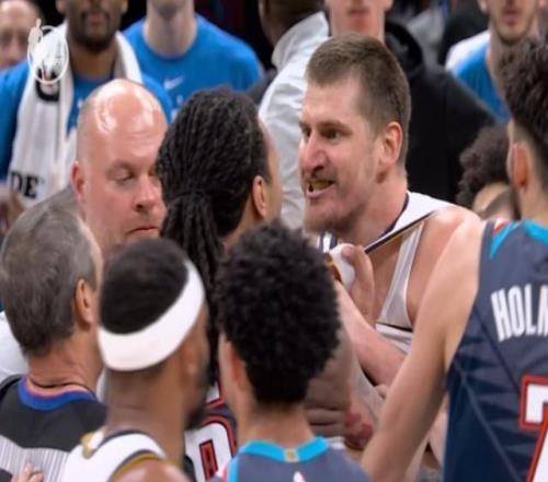 多尔特下三路阴招偷袭约基奇多位超巨被他当目标