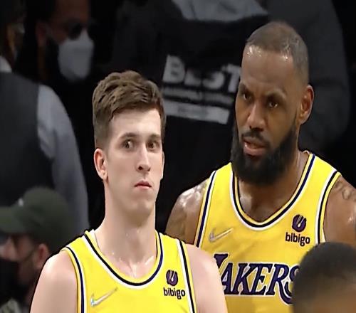 东詹翻脸三大镜头曝光！入场就闹翻，队友手足无措，艾顿成替罪羊