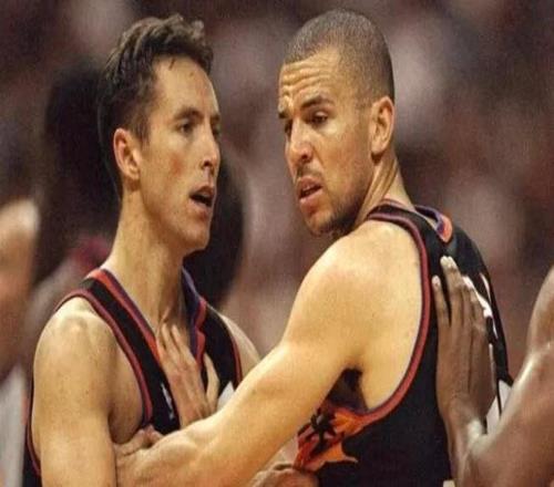 太阳队名宿，纳什、基德都给他打替补，巅峰时期场均20+10助攻