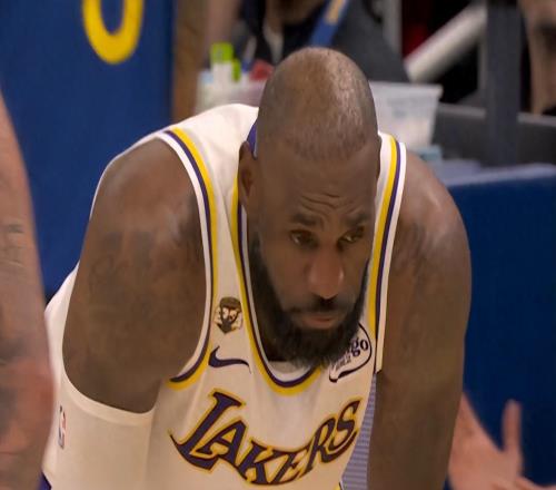 三巨头火力全开湖人吊打勇士格林打法伤害球队被嫌弃，库里斜视