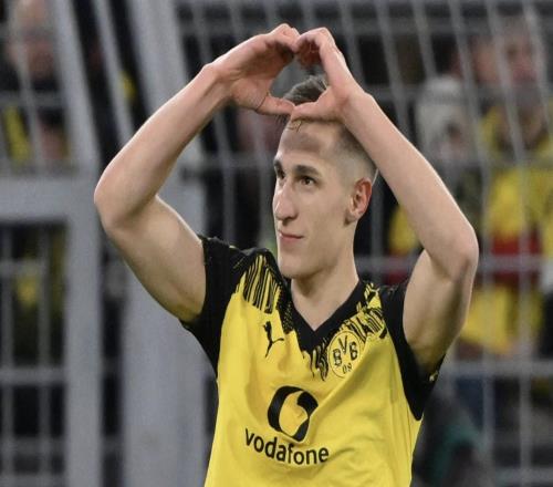 进球后比心，马特乌斯：这至少说明施洛特贝克很喜欢在这踢球