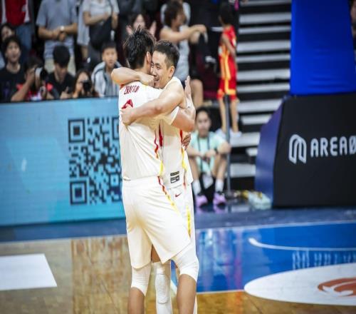 关键时刻的超远三分拯救了中国队，后场大将绝对值得一个位置