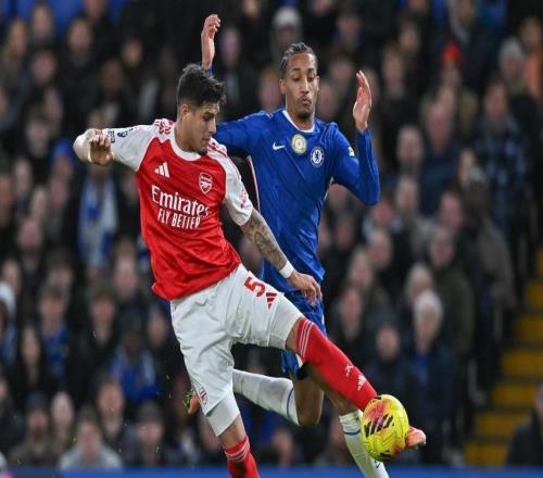 英超2：1险胜切尔西，阿森纳继续领跑积分榜，争冠如火如荼