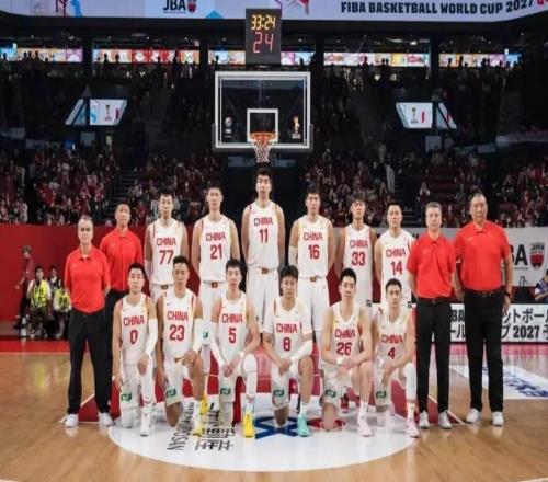 中国男篮两连胜，三大球员必须淘汰，张镇麟很难再加入