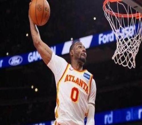 库明加转会连爆三场老鹰球迷主场高喊：谢谢勇士！