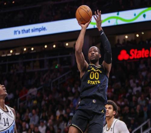 换队即巅峰！场均22+7+命中率68%，2换1神级交易，感谢勇士