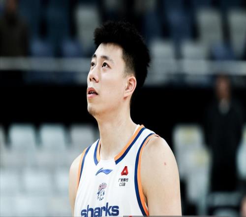 郭士强失误！两前锋不合格，张镇麟被弃用，21岁小将不如王俊杰