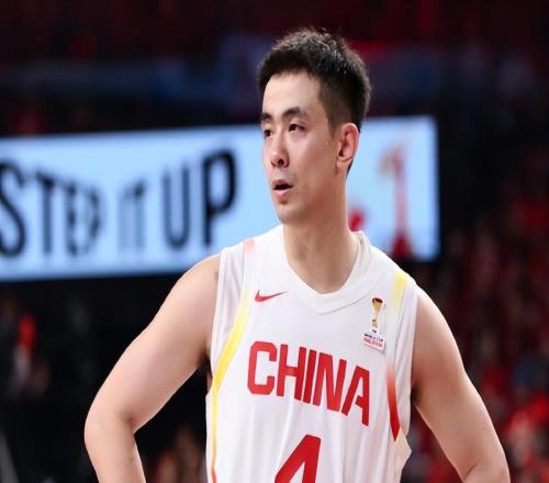 5分钟4犯仍男篮功臣！末节超远三分绝平值千金赵继伟14分钟13分