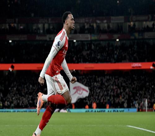 21！阿森纳苦胜10人切尔西，领先曼城5分，进攻艰难3球全是角球