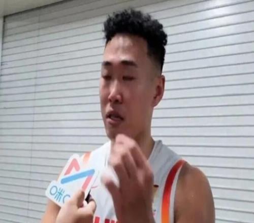 你怎能不泪流满面！这才是中国男篮国家队球员，该有的样子！