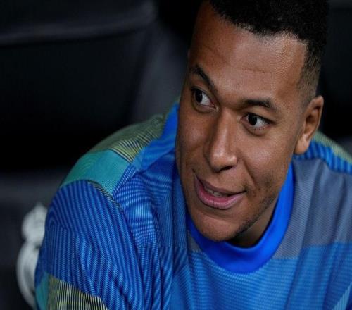 姆巴佩膝盖扭伤，还要坚持参加世界杯或成下个卡卡和乌姆蒂蒂