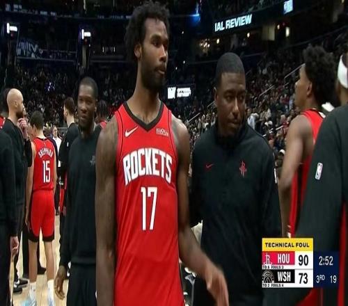 伊森脏动作+怒喷主帅，母亲无脑护短，火箭该留这定时炸弹吗