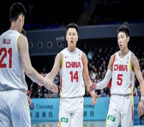 记者：上海队延长李弘权假期，让新晋奶爸享受初为人父的喜悦