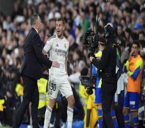 每体：赫伊森与马斯坦托诺遭伯纳乌狂嘘，皇马球迷耐心已耗尽