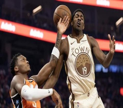 大崩盘！快船14分落后残阵勇士：加兰首秀3失误，伦纳德苦撑