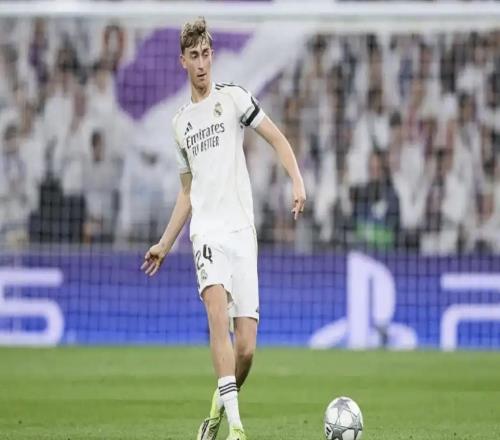 捂嘴被预防性停赛，公开侮辱却至今零代价，这个世界毫无逻辑