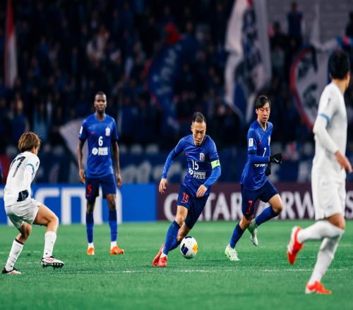 第二次获奖！37岁上海申花球员吴曦获2025中国金球奖