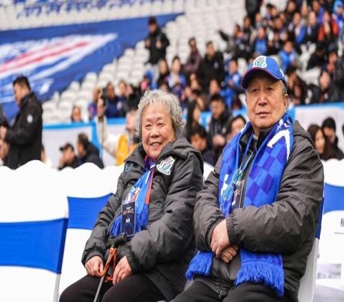 上海申花新赛季出征：不惧困难，全力争胜回馈球迷