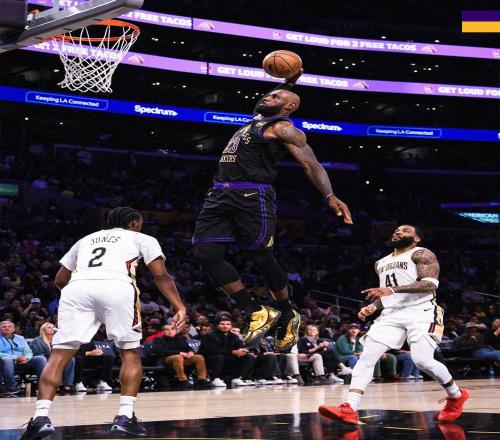 东契奇27+10创NBA历史第2神迹，湖人横扫鹈鹕！詹姆斯21+7+2帽