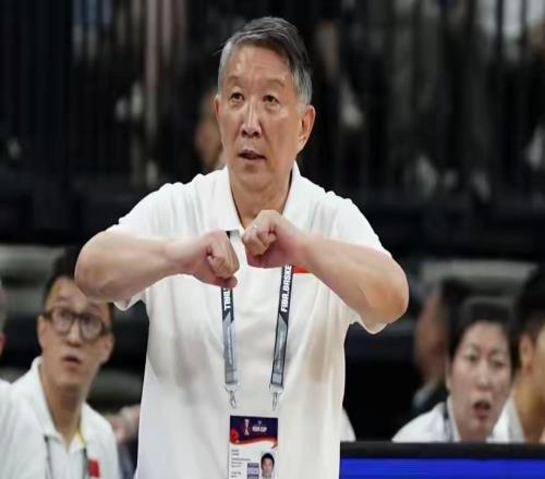 双塔缺席，新人扛旗！女篮生死战前，宫鲁鸣的豪赌开始了