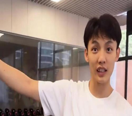 早上十点！徐杰宣布重要决定，萨林杰直接摆烂，杜润旺肚腩遭群嘲