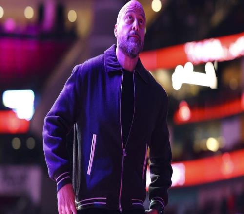 斯通拒签琼斯，火箭第4控卫转正稳了场均2+1+1，季后赛值得重用