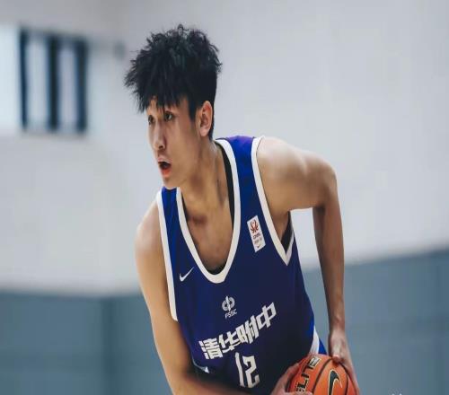 朱芳雨早已注意他3年，15岁身高2米07，11投全中，真是个好苗子