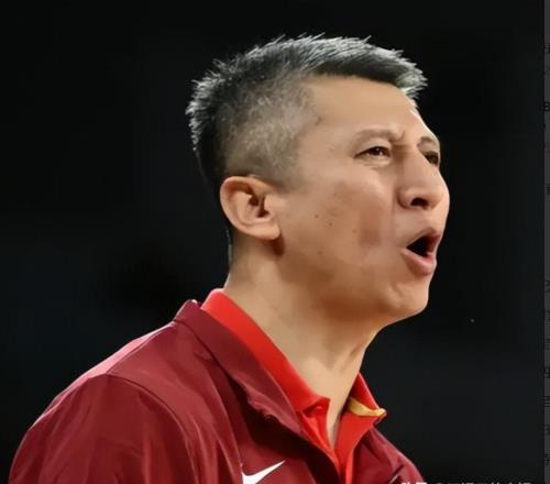 中国男篮重磅消息！主帅郭士强遭国际篮联审查，杨瀚森确认归队