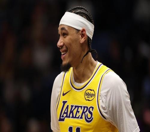 湖人110101战胜鹈鹕球员评价：4人优秀，3人及格，2人低迷