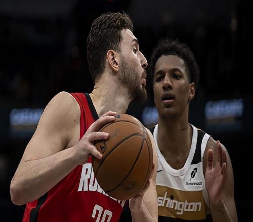 个人能力有目共睹，只是火箭内线支柱经常打得很不舒服