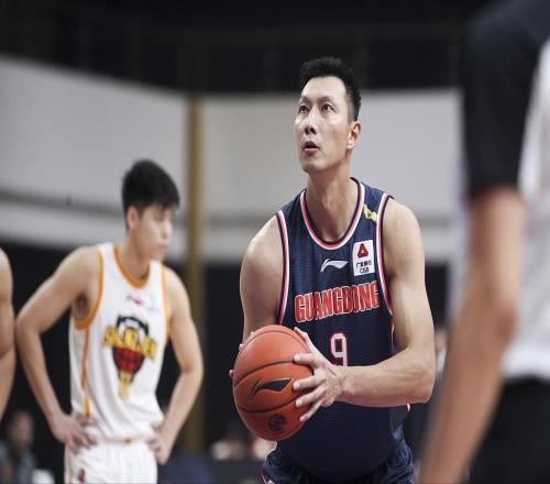 广东队新王牌复出！名气不输易建联，杜锋有3难题，焦泊乔有体会