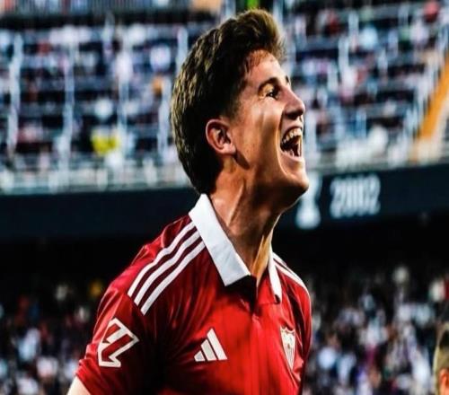 西媒：斯卡洛尼正在为阿根廷队考察塞维利亚的左后卫奥索