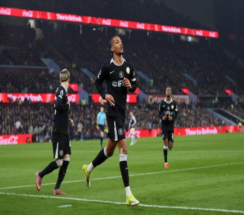 对阵维拉独中三元，若昂佩德罗首次在英超戴帽