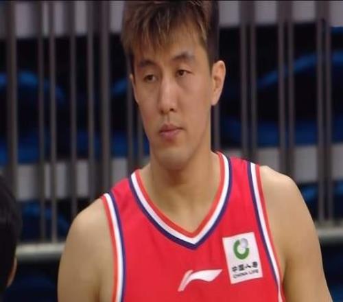 郭艾伦伤退，山东男篮爆冷不敌广州，克里斯22+16被徐昕连续大帽