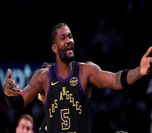 先发中锋关键时刻又被雪藏，结果湖人却抓住了机会稳住了局面