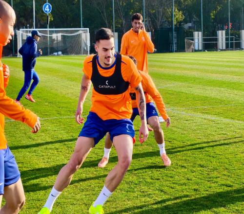 阿尔瓦罗带着彭啸踢铁人四叉戟冲击李金羽不会飘泰山队拒绝爆冷