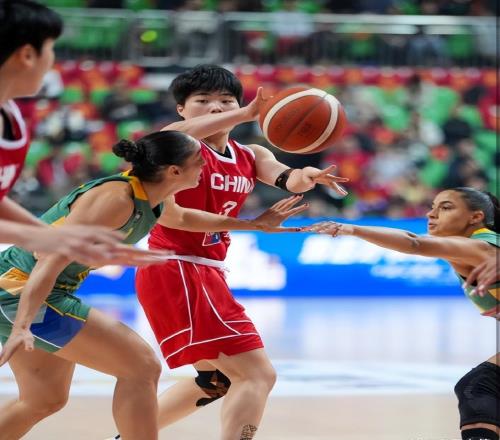 这4号位新人太拉胯全场4中0+3失误，连罚球都不中，比张茹还差