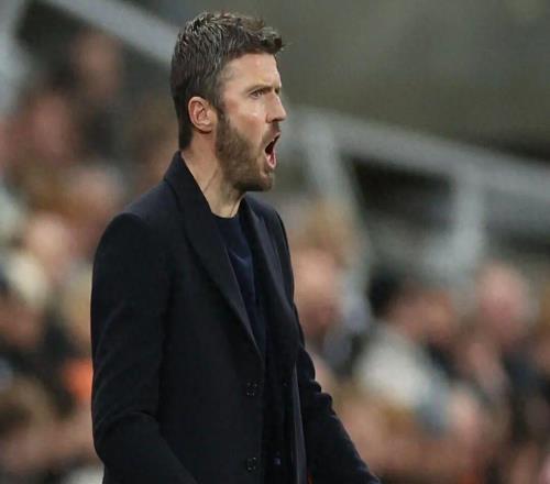 愤怒卡里克赛后不理曼联球员！又一将受伤雪上加霜，错误换人致败