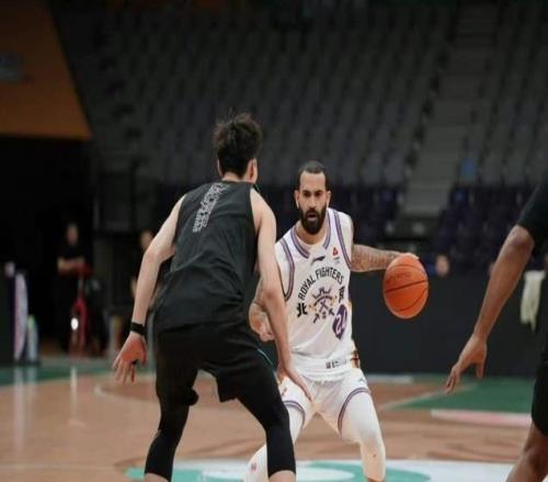 辽宁男篮9分完胜！乌戈拿到2连胜，李晓旭爆发，俞泽辰12分