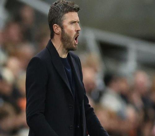 愤怒卡里克赛后不理曼联球员！又一将受伤雪上加霜，错误换人致败