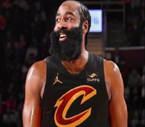 复出就赢球，哈登归来帮助骑士豪取两连胜，目前他在骑士8胜1负！