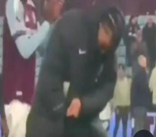 首回合维拉球员在蓝桥庆祝，古斯托今天做出同款动作“报仇”