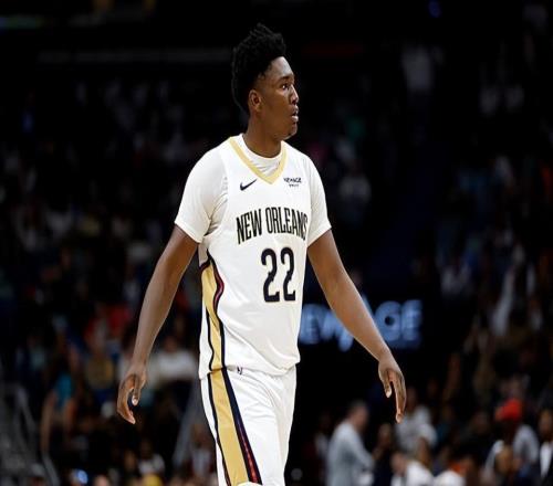 大半个赛季一点进步都没有，鹈鹕需要调整对内线新秀的培养方式