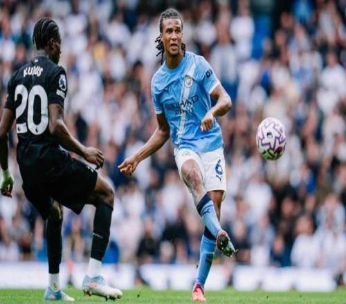 记者：巴萨体育总监德科很欣赏曼城后卫阿克